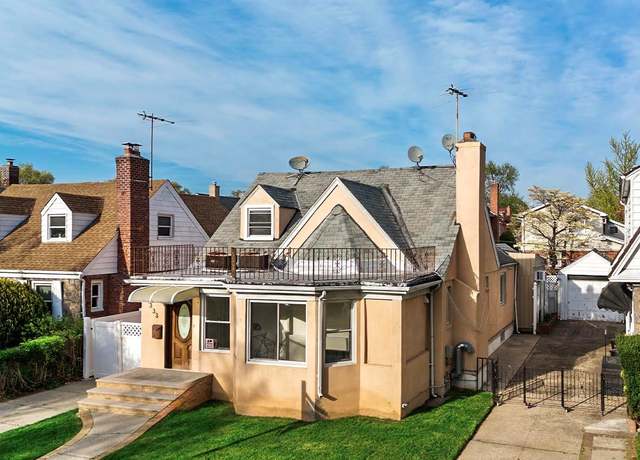 Property at 73-33 188th St, Fresh Meadows, NY 11366, 3 beds, 2.5 baths