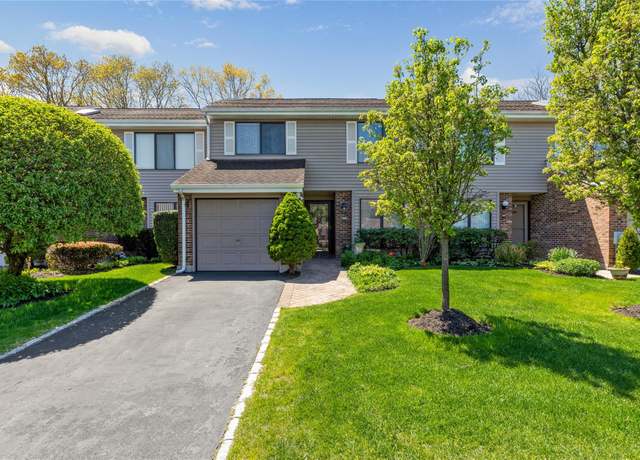 Property at 108 Hidden Ponds Cir, Smithtown, NY 11787, 3 beds, 2.5 baths