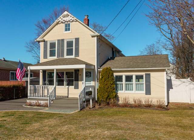 Property at 39 Jefferson St, East Islip, NY 11730, 3 beds, 2 baths