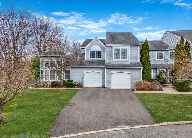 Property at 158 Lakebridge Dr N, Kings Park, NY 11754, 3 beds, 2.5 baths