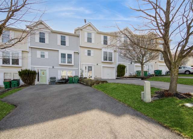 Property at 15 Helen Ct, Beacon, NY 12508, 3 beds, 1.5 baths