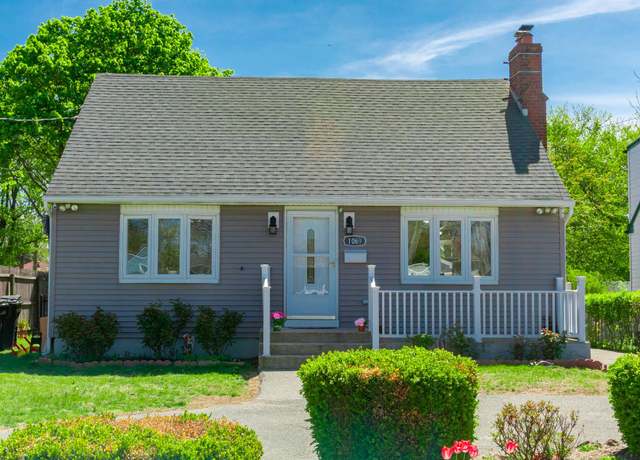Property at 1069 Brookdale Ave, Bay Shore, NY 11706, 4 beds, 3 baths