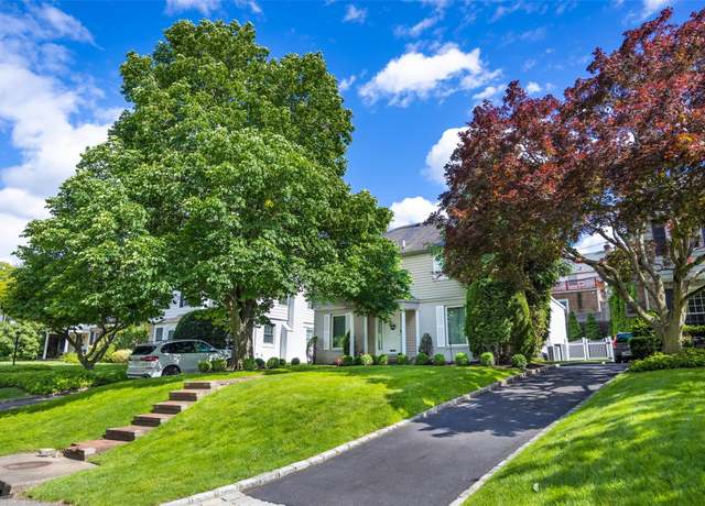 Property at 84 Bates Rd, Great Neck, NY 11020, 3 beds, 3 baths