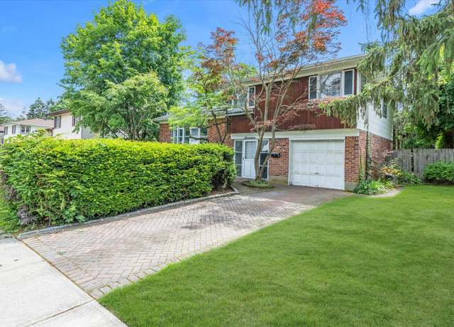 Property at 17 Edna Dr, Syosset, NY 11791, 4 beds, 1.5 baths