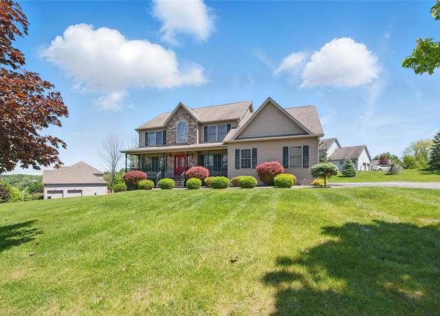 Property at 15 Prestwick Dr, Monroe, NY 10950, 4 beds, 2.5 baths