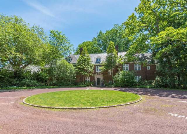 Property at 11 Evans Dr, Brookville, NY 11545, 12 beds, 9 baths
