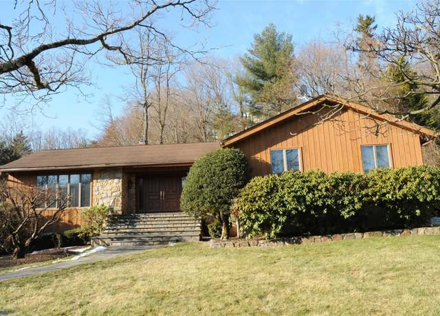 Property at 8 Tumblebrook Ct, Pleasantville, NY 10570, 3 beds, 2.5 baths