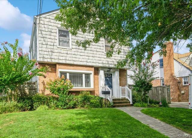 Property at 2090 Beech St, Wantagh, NY 11793, 3 beds, 1 bath
