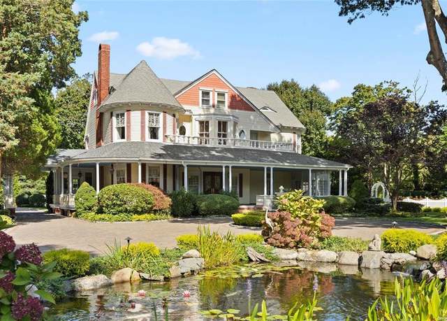 Property at 661 Middle Rd, Bayport, NY 11705, 7 beds, 4 baths