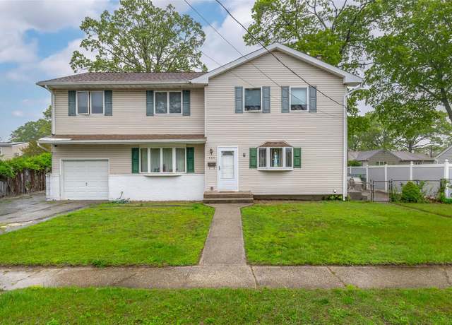 Property at 484 N Fulton Ave, Lindenhurst, NY 11757, 5 beds, 3 baths