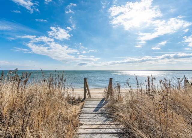 Property at 1521 Peconic Bay Blvd, Laurel, NY 11948, 3 beds, 1.5 baths