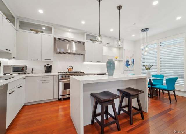 Property at 27 City Pl Unit THB, White Plains, NY 10601, 4 beds, 4.5 baths
