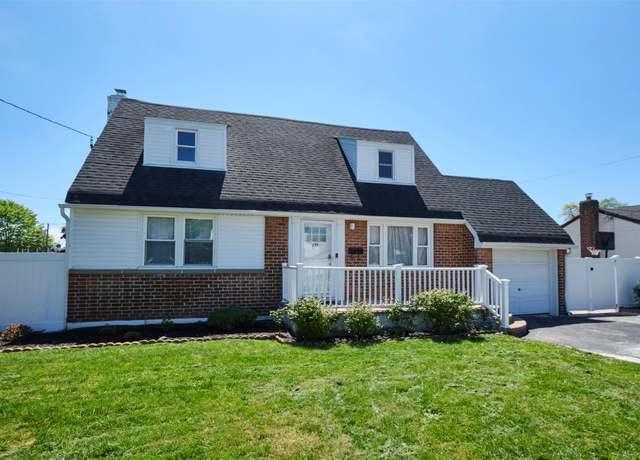 Property at 199 Guildford Ct, West Hempstead, NY 11552, 4 beds, 3 baths