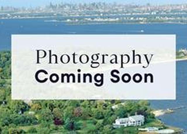 Property at 38 The Mews, Syosset, NY 11791, 2 beds, 2.5 baths