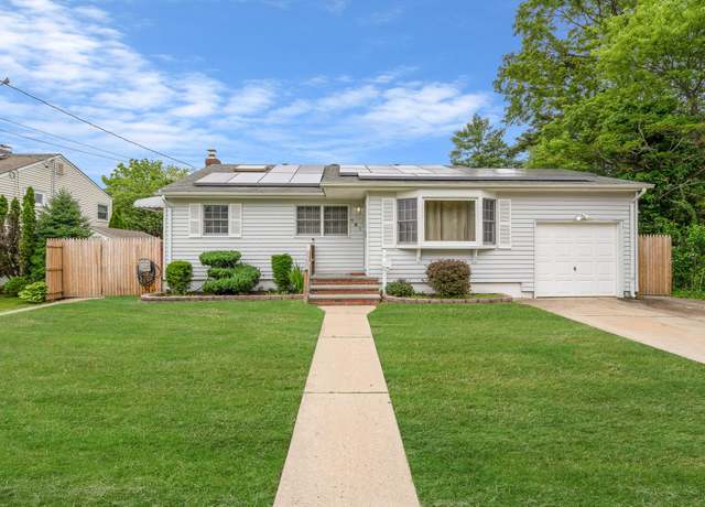 Property at 781 Bermuda Rd, West Babylon, NY 11704, 3 beds, 1 bath