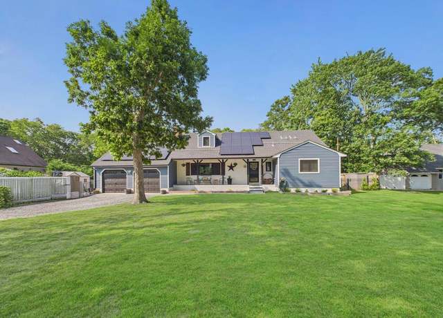 Property at 17 Woodcrest Dr, East Moriches, NY 11940, 5 beds, 3 baths