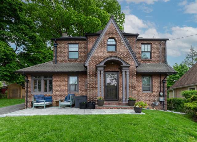 Property at 178 Westminster Dr, Yonkers, NY 10710, 3 beds, 2.5 baths
