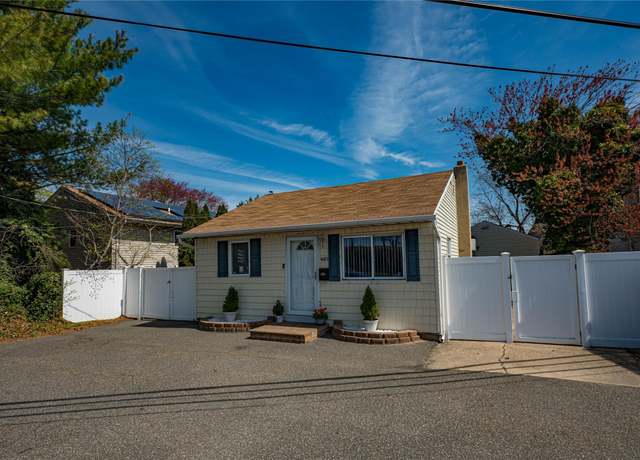 Property at 485 Route 109, West Babylon, NY 11704, 3 beds, 2 baths