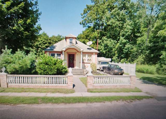 Property at 180 Steele Pl, Amityville, NY 11701, 4 beds, 1 bath