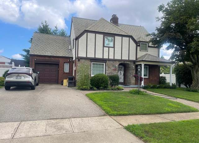 Property at 121 6th St, Hicksville, NY 11801, 4 beds, 2.5 baths