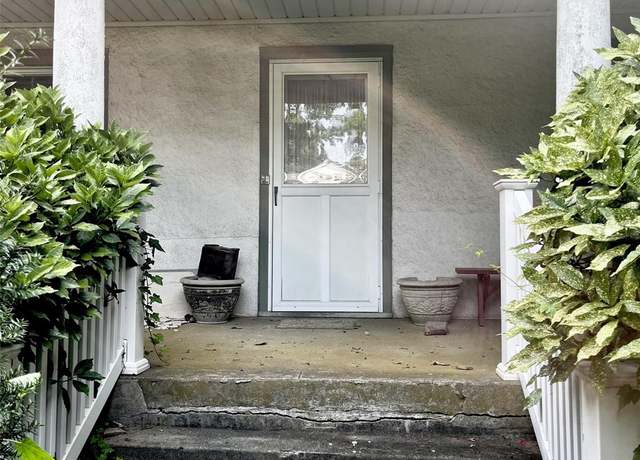 Property at 17 Mechanic St, Glen Cove, NY 11542, 5 beds, 2 baths