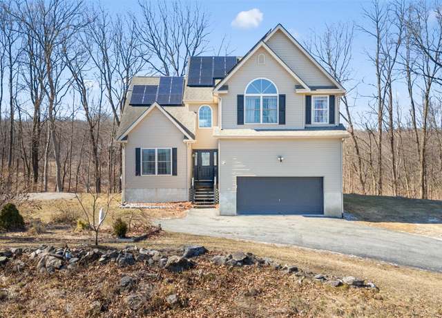 Property at 89 Old Post Rd, Marlboro, NY 12542, 4 beds, 3.5 baths