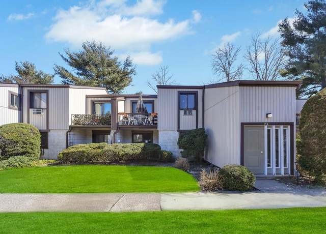 Property at 77 Richmond Blvd Unit 3A, Ronkonkoma, NY 11779, 2 beds, 1 bath