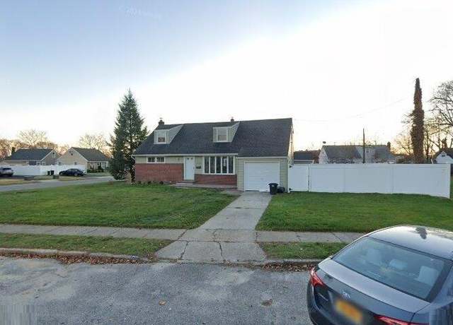 Property at 1618 Paula Ct, North Bellmore, NY 11710, 5 beds, 2 baths