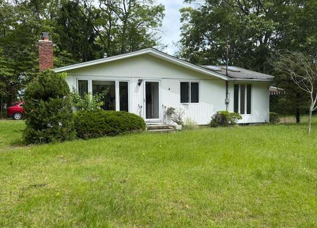 Property at 64 Shore Rd, Hampton Bays, NY 11946, 2 beds, 1 bath