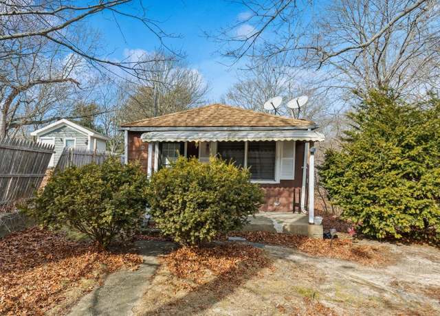 Property at 5523 Expressway Dr N, Holtsville, NY 11742, 2 beds, 1 bath