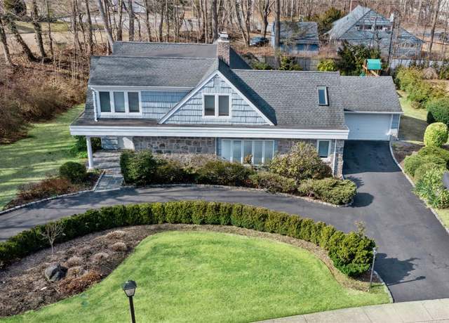 Property at 16 Hayloft Ln, Roslyn Heights, NY 11577, 5 beds, 3.5 baths