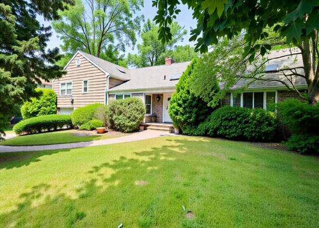 Property at 8 Sterling Pl, Lawrence, NY 11559, 6 beds, 3.5 baths