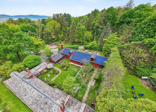 Property at 29 Finney Farm Rd, Croton-on-hudson, NY 10520, 5 beds, 4.5 baths