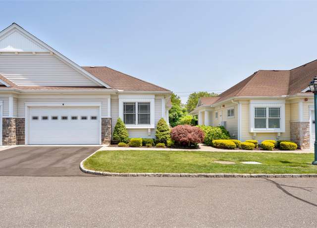 Property at 6 Oak Run, Stony Brook, NY 11790, 2 beds, 2 baths