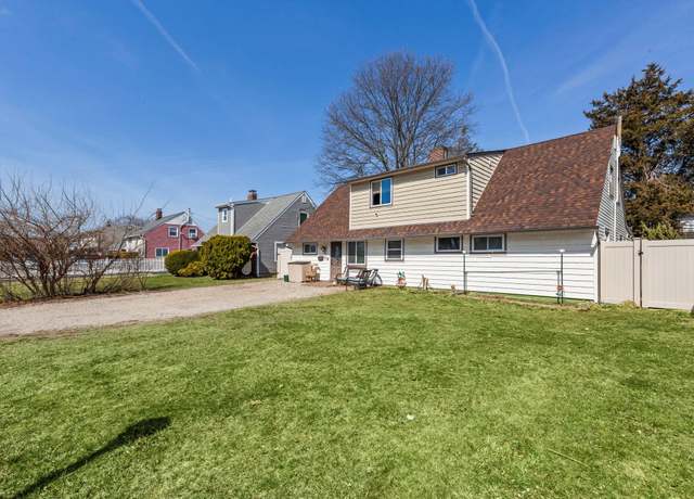 Property at 15 Grouse Ln, Levittown, NY 11756, 6 beds, 3 baths