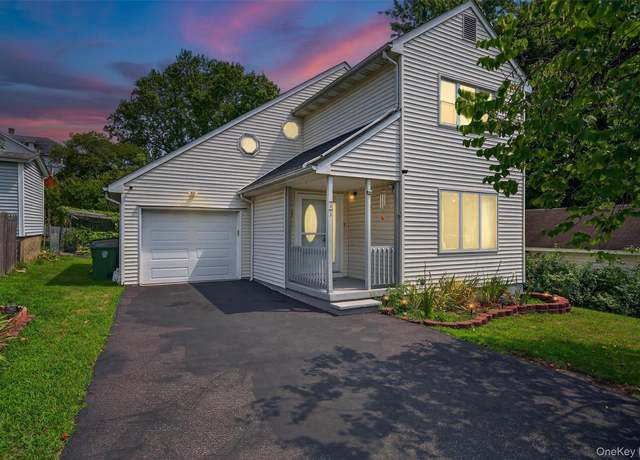 Property at 77 Prince St, Middletown, NY 10940, 3 beds, 2.5 baths