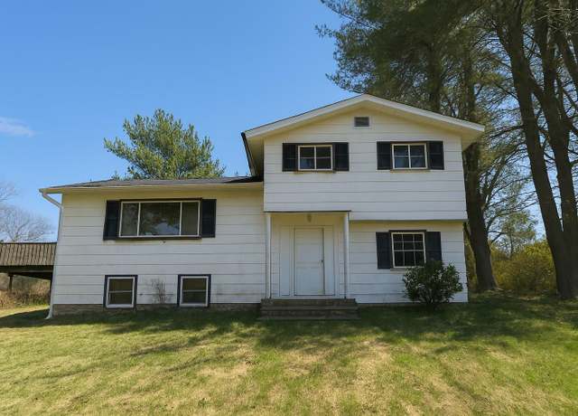 Property at 160 King Rd, Middletown, NY 10941, 3 beds, 1.5 baths