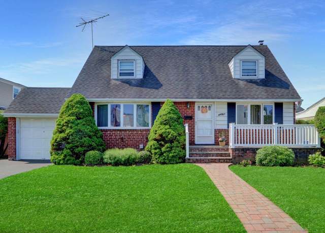 Property at 31 Amby Ave, Plainview, NY 11803, 4 beds, 1 bath