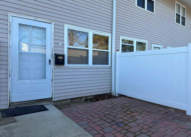 Property at 26 Townhouse Rd S #26, Huntington Station, NY 11746, 2 beds, 1 bath