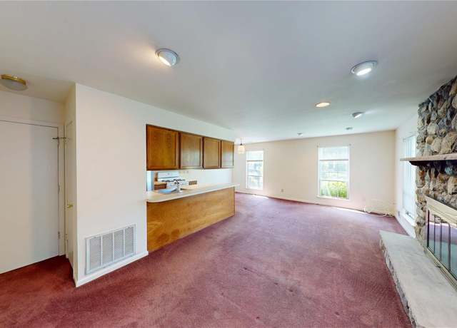 Property at 27 The Rise, Warwick, NY 10990, 2 beds, 1.5 baths