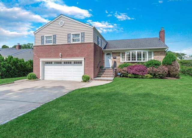 Property at 116 Harrison St, Garden City, NY 11530, 3 beds, 2.5 baths