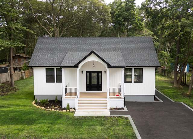 Property at 568 S Granny Rd, Medford, NY 11763, 2 beds, 2 baths