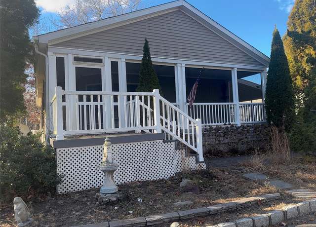 Property at 1661 Old Country Rd #521, Riverhead, NY 11901, 2 beds, 2 baths