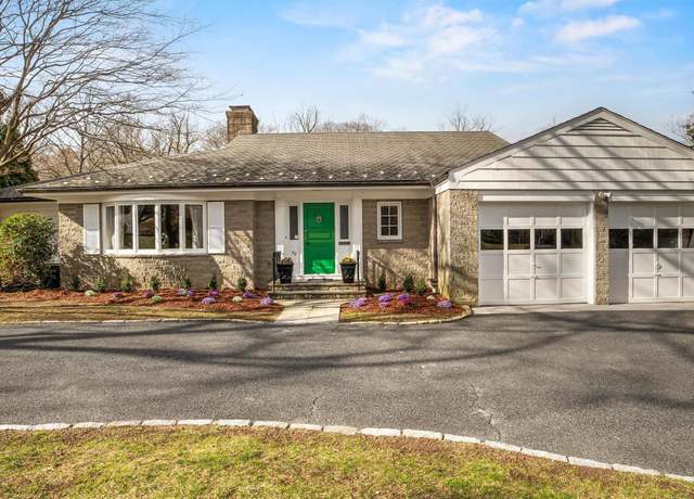 Property at 52 Oakledge Rd, Bronxville, NY 10708, 4 beds, 3.5 baths