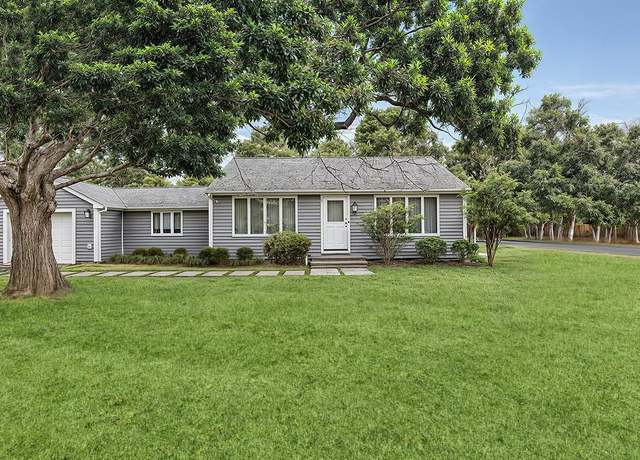 Property at 9 Gravel Hill Rd, Hampton Bays, NY 11946, 3 beds, 2 baths