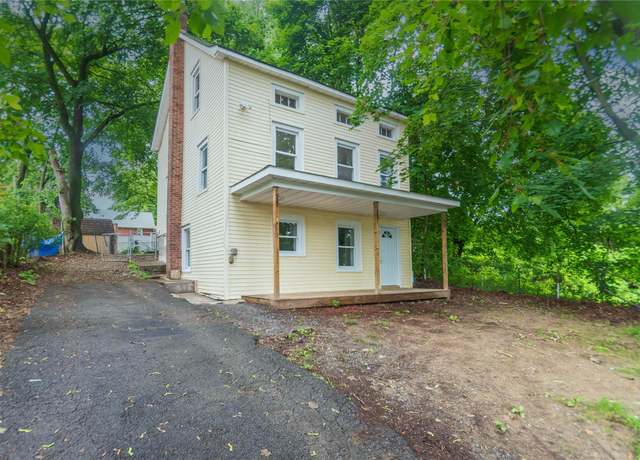 Property at 2 Orchard St, Marlboro, NY 12542, 3 beds, 1 bath