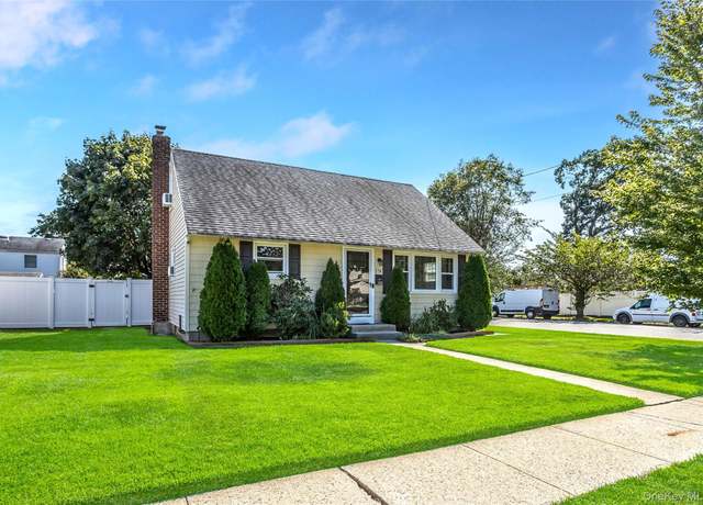 Property at 174 N Nassau Ave, Massapequa, NY 11758, 4 beds, 1 bath