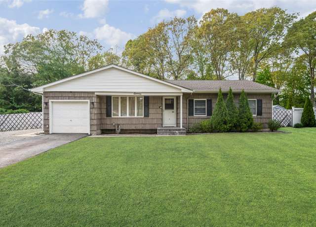 Property at 11 Hyde Ln, Coram, NY 11727, 3 beds, 1 bath