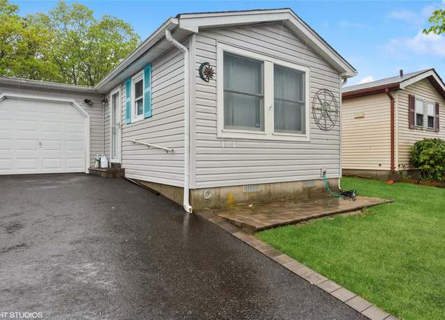 Property at 87 Village Cir W, Manorville, NY 11949, 2 beds, 1 bath