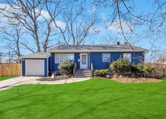Property at 131 Eastwood Blvd, Centereach, NY 11720, 3 beds, 2 baths